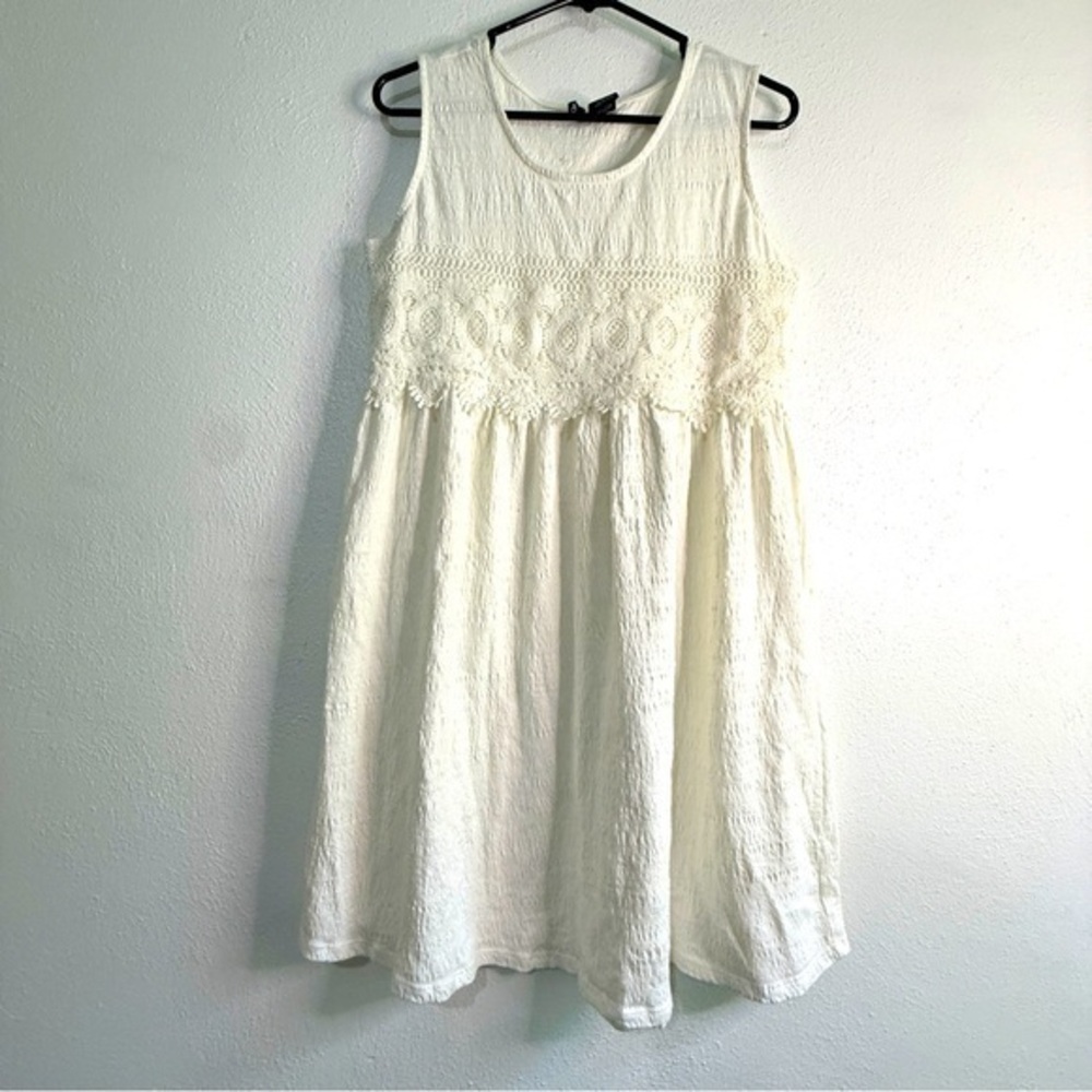 New Directions Elegant Ivory Sleeveless Dress w/lace trimmed bodice. Sz M.